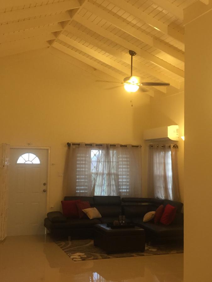 N2N Suites - Ochio Rios Vacation Home Ocho Rios Bagian luar foto
